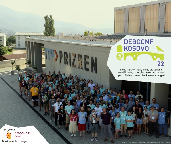 Photo de groupe de DebConf22 – cliquer pour l'agrandir