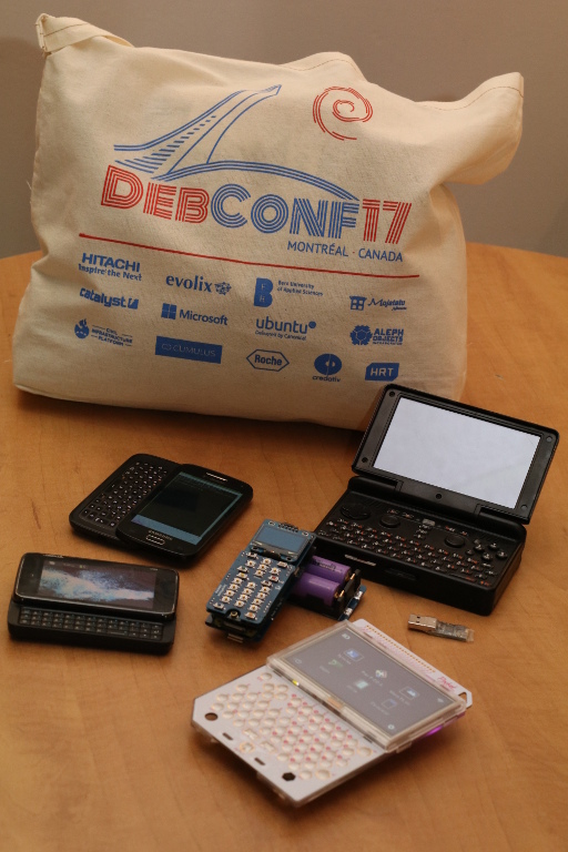 photo des Samsung, Pyra, N900, ZeroPhone, GnuK et PocketCHIP — cliquer pour agrandir